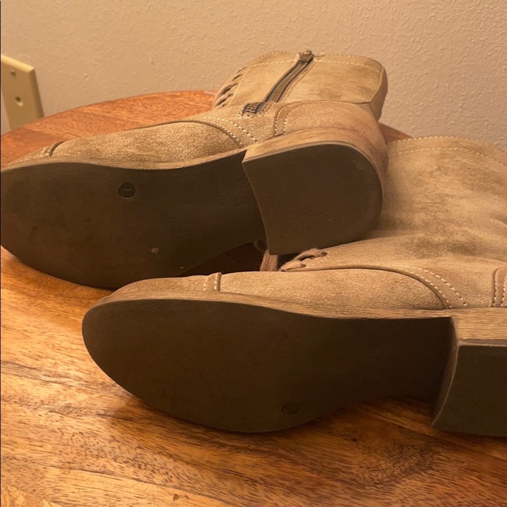 Boots - Picture 3 of 3
